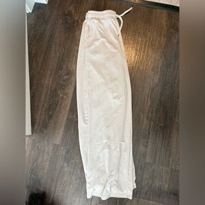 Vuori- Halo Essential Wide Leg Cream Pants